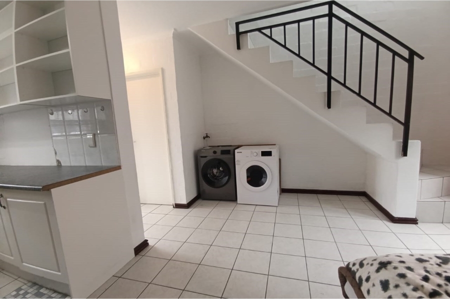 To Let 2 Bedroom Property for Rent in Parklands Western Cape